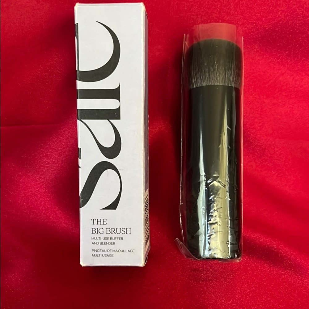 NIB Saie The Big Brush - Multi-Use Buffer and Blender